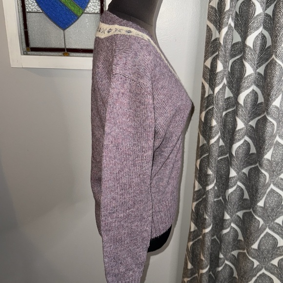 The Lodge at Harvard Square Vintage Wool Blend V Neck Sweater - Picture 5 of 7